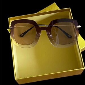 Oscar de la Renta Oversized Light Colored Brown Classy Designer Sunglasses NWOT